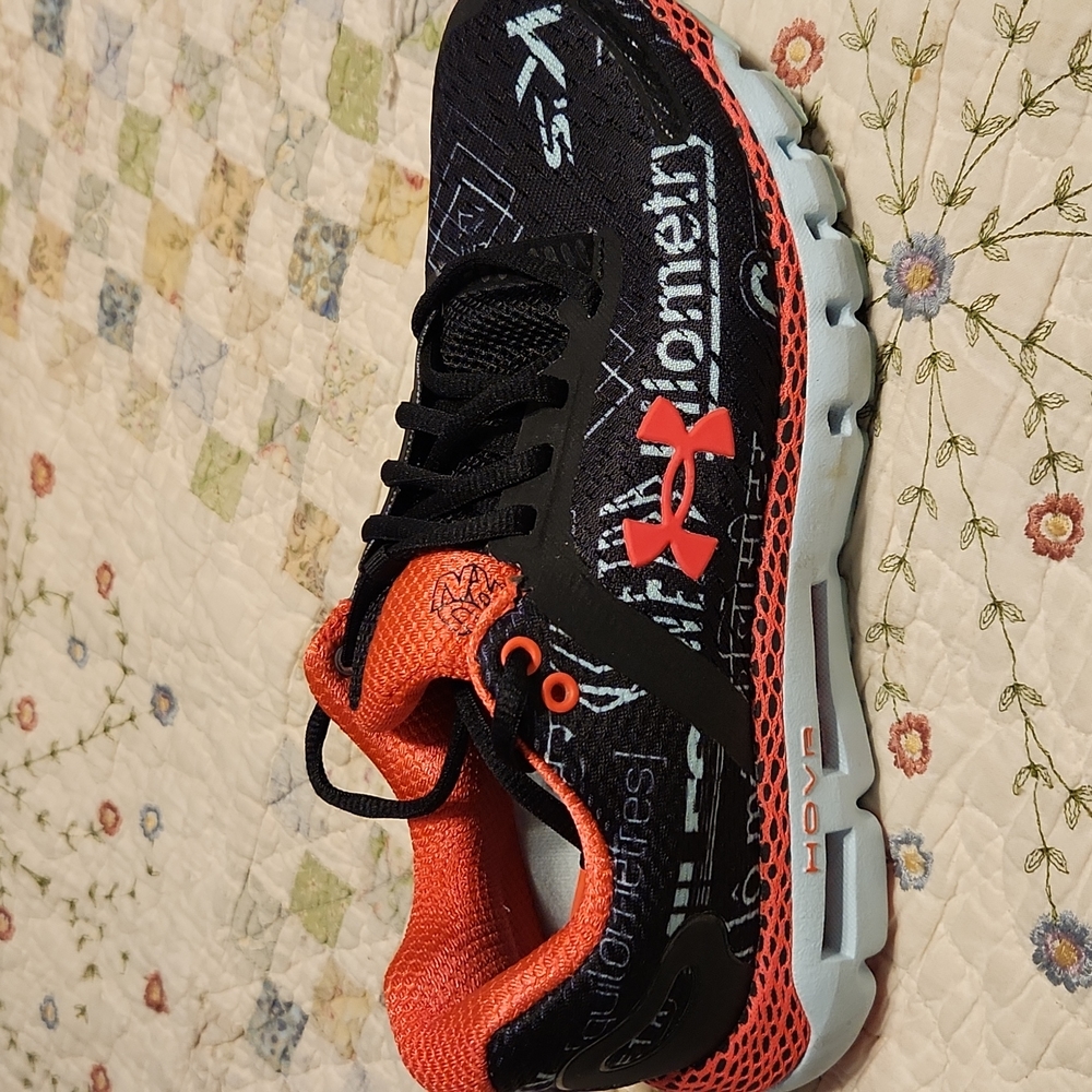 Under Armour Hovr Infinite 2 size 7. Can be connected to UA MAPMYRUN app. - Picture 5 of 11